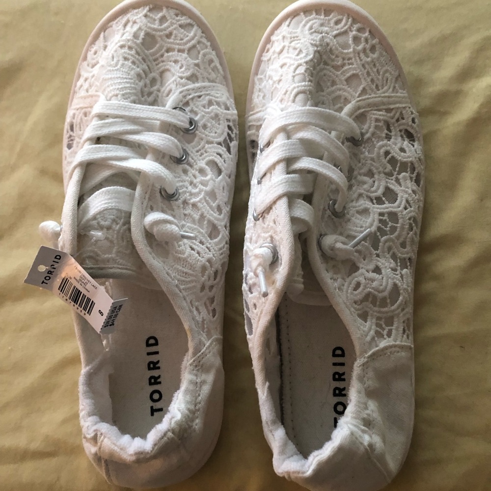 TORRID Ivory Crochet Lace Sneakers 8W NWT